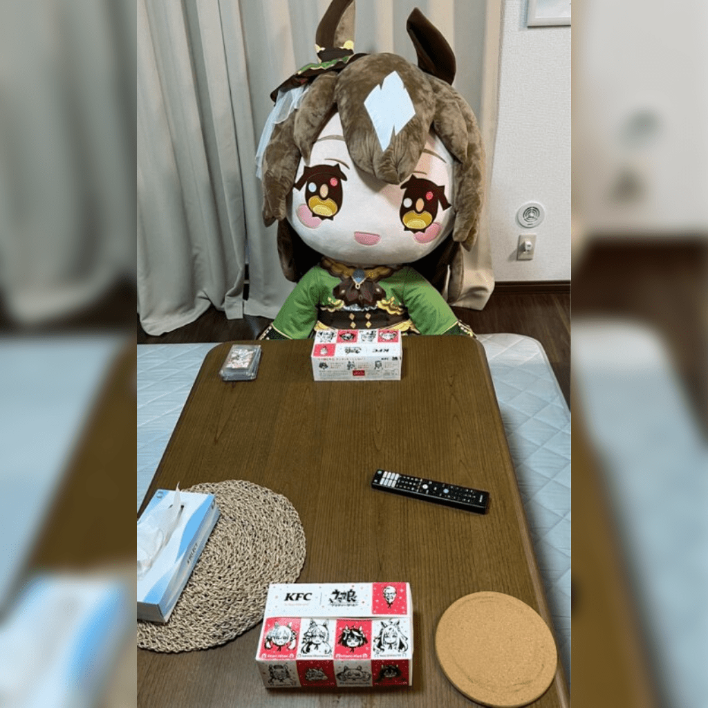 Otaku convierte un peluche en su waifu