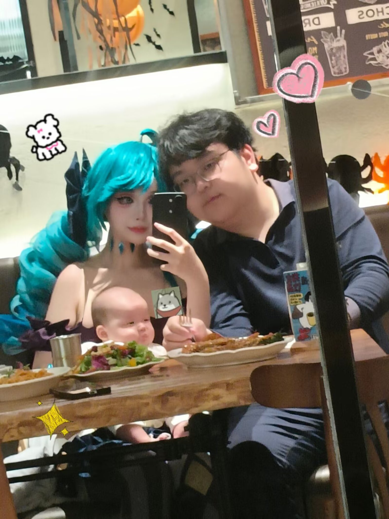 Otaku cumple el sueño y se casa con cosplayer