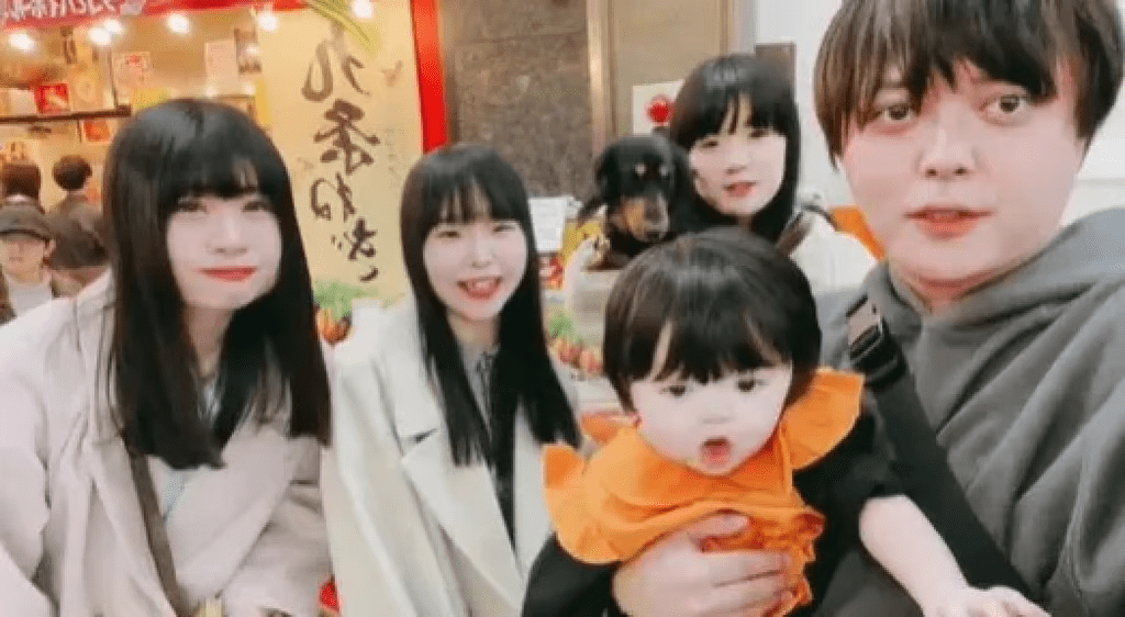 Un japonés cumple el sueño de tener un harem